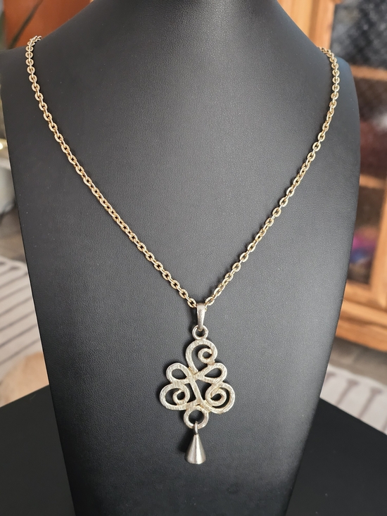 Casual Corner Jewelry - Vintage 1990s Casual Corner abstract scroll pendant necklace